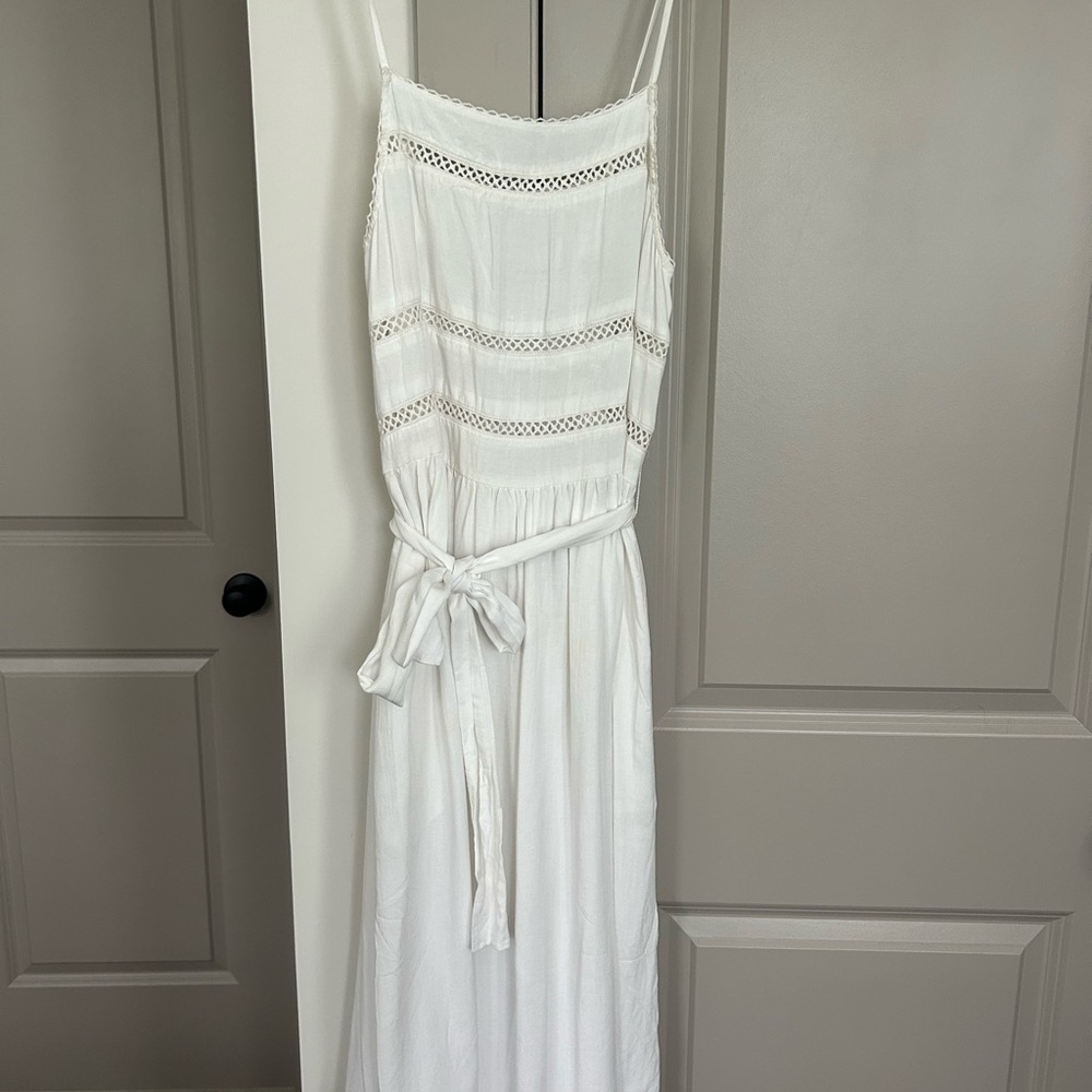 Aritzia white dress with tie and pockets